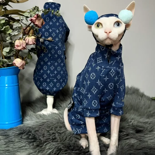 Джинсовая футболка Louis Vuitton для кошки сфинкса